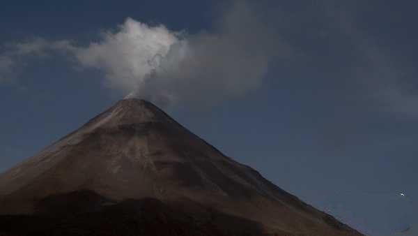 国外火山旅游景点