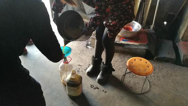 农村人过年走亲戚, 都拿什么东西? 第3种有风险