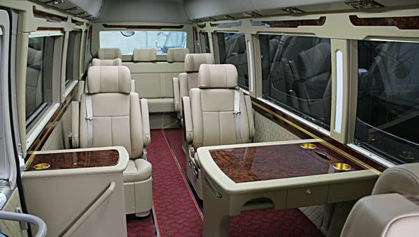 杭州考斯特定制商务车12座17座20座内饰效果及配置参数