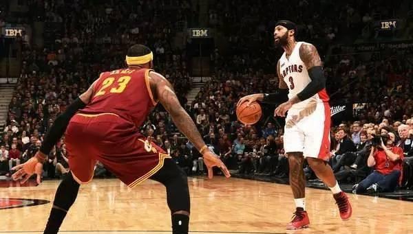 防守升级进攻无解 雷霆布克正悄然跻身联盟顶级分卫行列