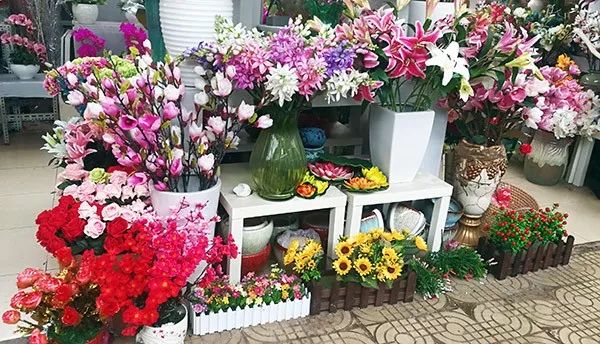 小编组团曹庄花卉市场,没想到年前鲜花还能卖出批发价!