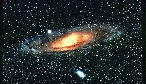 银河系和太阳系哪个大图片