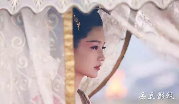 8大美女坐轿掀帘的瞬间 李沁霸气、韩雪惊艳,