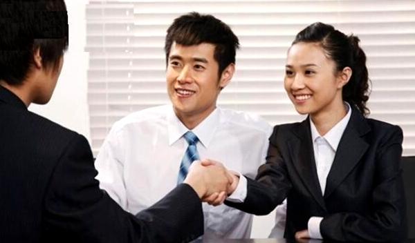 面试官:请谈谈对加班的看法。两种完美回答