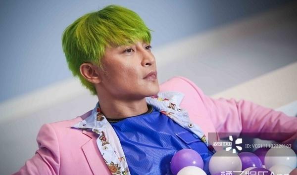 感受下陈志朋近期的活动造型 可以说相当做自