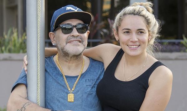 贝利钟爱51岁日本性感大妈 老马为23岁女友服用4粒伟哥