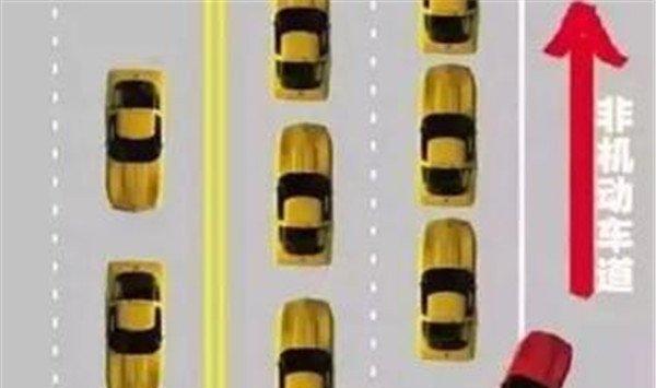 老司机告诉你千万别这样变道,很容易挨揍!