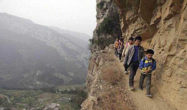 ��һ�ּ�ֽ�&ldquo;�����˺��ӣ���ȫ�˸�ĸ&rdquo;��������Щ��������·