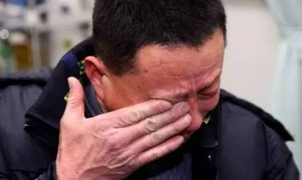 父亲借钱被亲戚打走,唯独哑巴借了他3万,1年后没借钱