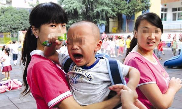 孩子不爱上幼儿园的3个表现,也许不是孩子的错