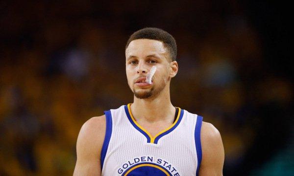 NBA球员薪资排名:詹姆斯屈居第二,格里芬一半