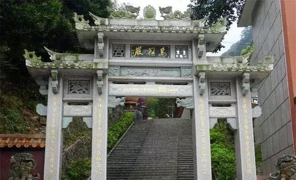 游永春锦斗镇乌髻岩有感