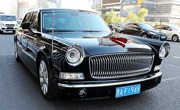 哈尔滨最牛红旗车,车牌号1949,劳斯莱斯看到都