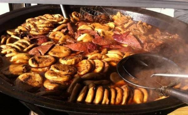 你可以试着了解一下,北京人为什么喜欢吃卤煮?