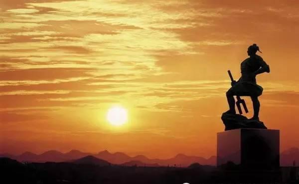 做北大图书管理员时,毛润之用8元的工资都做了