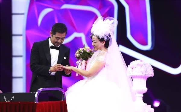 张国立邓婕补办婚礼,为爱一生不要孩子,邓婕付