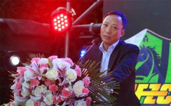 荒唐!中超球队为保级两年花掉12亿,老板不堪重负:或卖掉球队|中国足