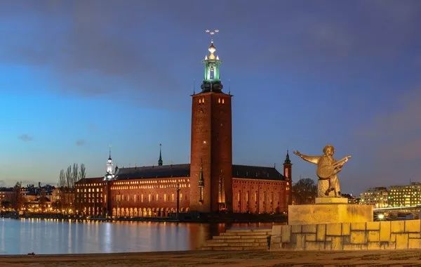 老友问:想去哪里?瑞士还是瑞典?愣住!有啥不