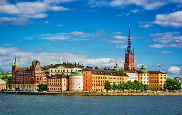 老友问:想去哪里?瑞士还是瑞典?愣住!有啥不