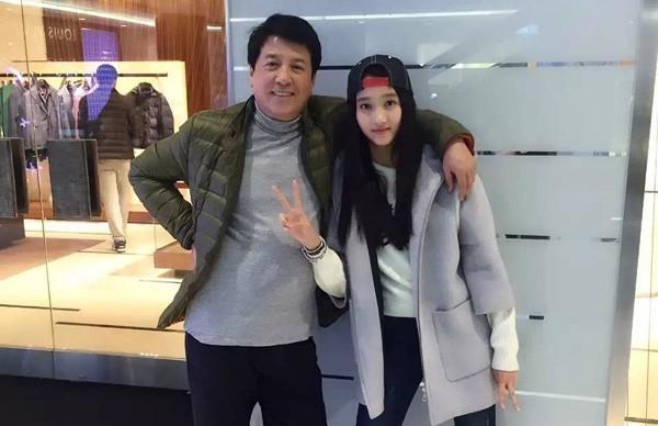 关晓彤的爸爸是谁 国民闺女父亲关少曾身份曝