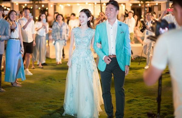 从“奶茶妹”到“奶茶婊”, 深扒章泽天和霸道总裁背后的故事