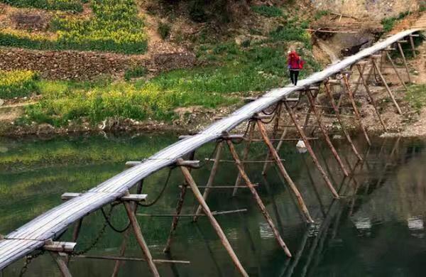 心理测试:选一个你敢走的独木桥,看你2018哪方面最好