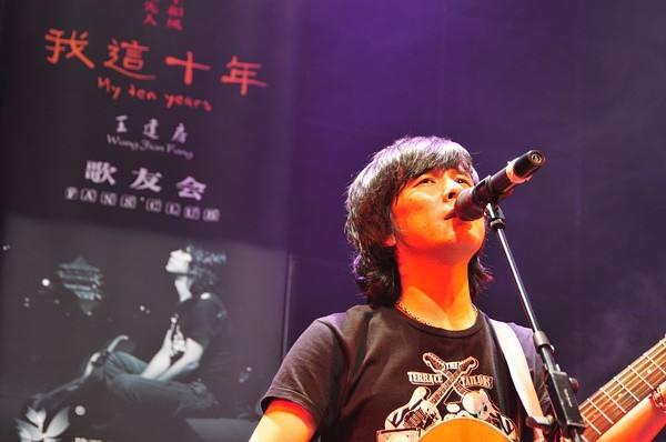 最近很火的《在人间》这首歌其实是这么来的