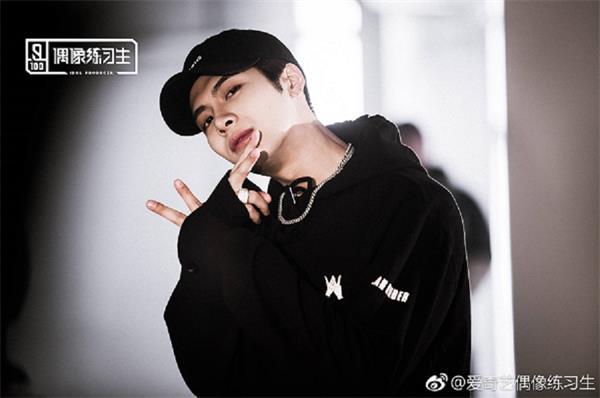 王嘉尔《偶像练习生》变身细节控 强调服装与曲风要