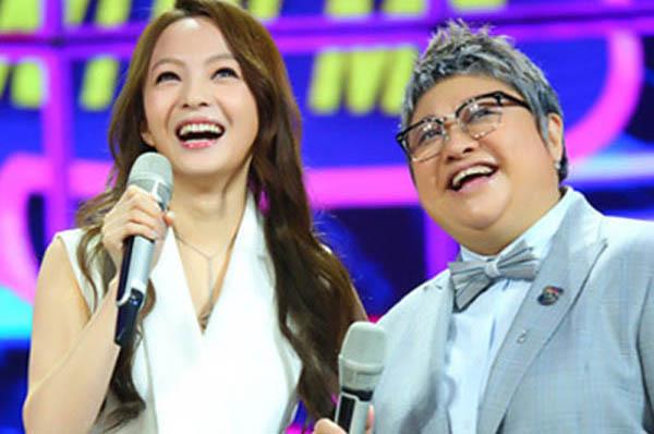 韩红评价张韶涵唱功竟这么说 范玮琪恭维前者