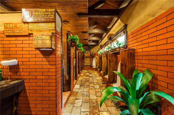 广东佛山长鹿休博园厕所不像厕所,游客经常在