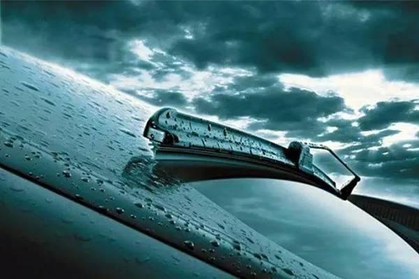 玻璃水的作用只是清洁车窗？这么多隐藏技能80%的人都不知道！！