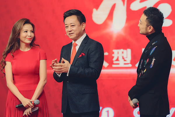 揭秘董卿、朱军为何不上2018年春晚?