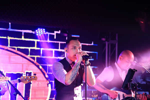 酒吧驻唱歌手每个月工资有多少,答案你想不到