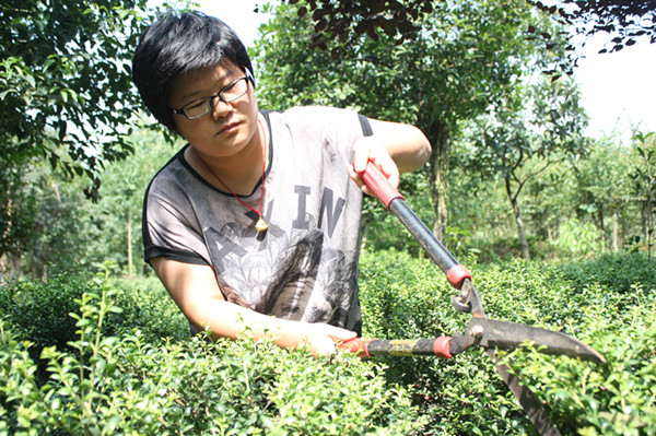 农村人穿衣打扮土?网友:难道要穿着高档牌子