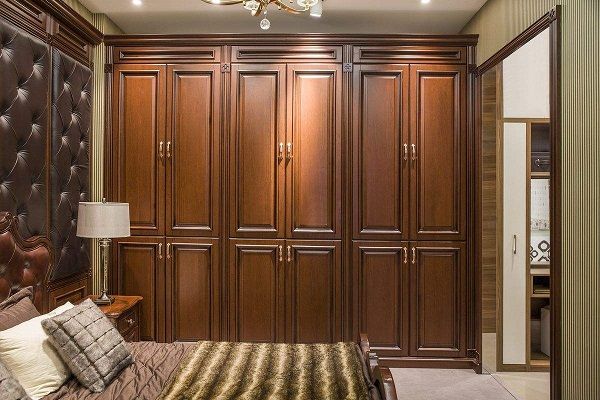 在焉,我请假偷偷躲衣柜,看到一幕我恶心想吐-提