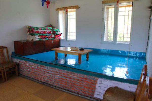 农村盘火炕“下面能卧狗,上面伸开手”,越睡越舒服