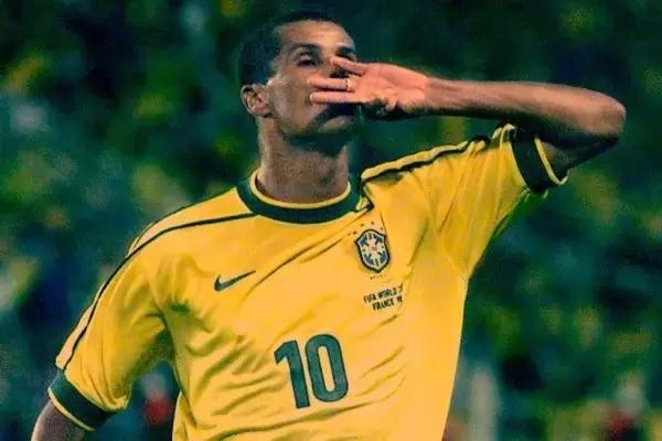 里瓦尔多:当代足球水平下降了 我不比梅罗差