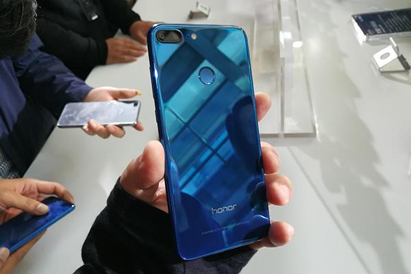 荣耀9青春版1199值不值? 对比红米5 Plus、36