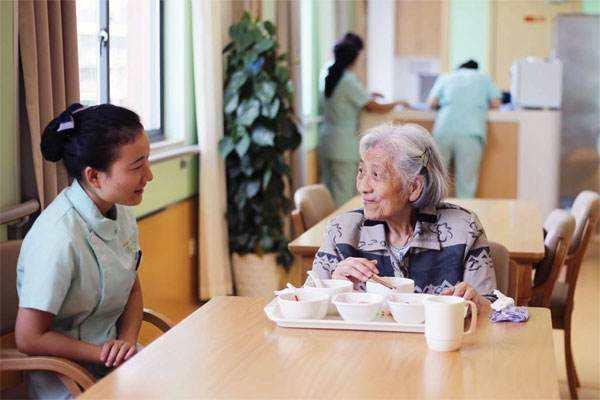 居家养老服务平台的趋势,家政老人养老护理焦点?