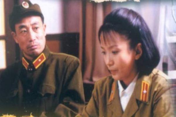 初婚痛失爱子自责不已，娶二婚妻子，今满头白发被誉为中国好继父
