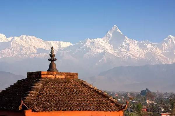博卡拉是尼泊尔最为盛名的风景地,博卡拉四面环山,安娜普纳山脉终年