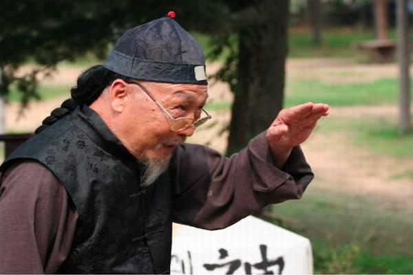 农村还存在算命先生,老话说“一年算得三次命,无病也要变有病”