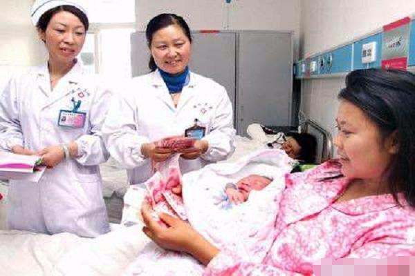 90后孕妇六年生五胎,看到孩子那一瞬间,医生命令非封