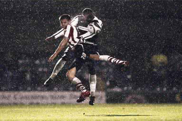 足球赛上小聪明(为刷进球数自摆乌龙打平打加