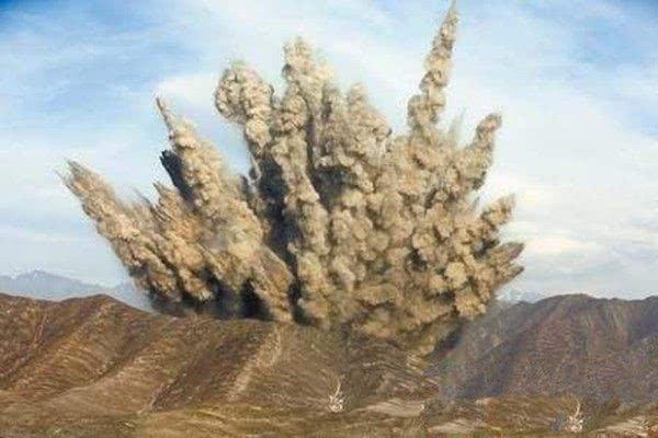为什么炮弹爆炸时不能直接趴在地上?在部队服