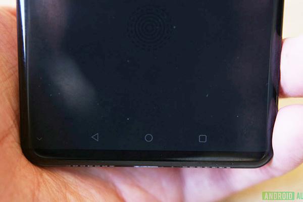 华为P20真机抢先看:没音量键、徕卡双摄、屏