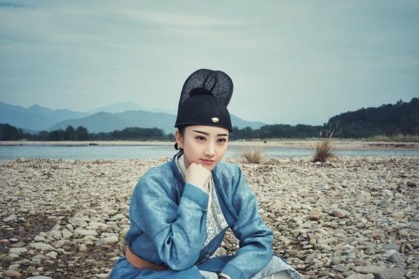 古装剧中那些女扮男装的女子, 谁看起来帅气逼人? 谁又有些尴尬?