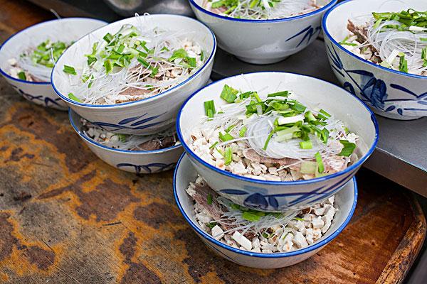 去西安游玩,哪些地方有值得一试的小吃?