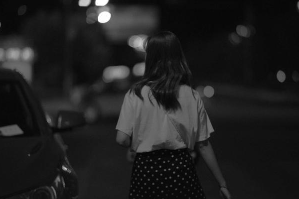 男朋友找我借二十万,投资失败跑路,这笔钱我该