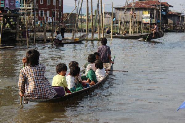实拍缅甸当地的基础设施很落后, 但是美女很多